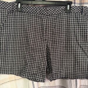 Counterparts Size 16 Black and White Dress Shorts